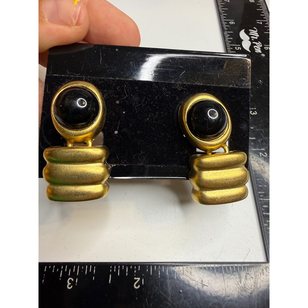 Vintage Matte Gold Tone Black Cabochon Ribbed Geometric Clip On Earrings 80s